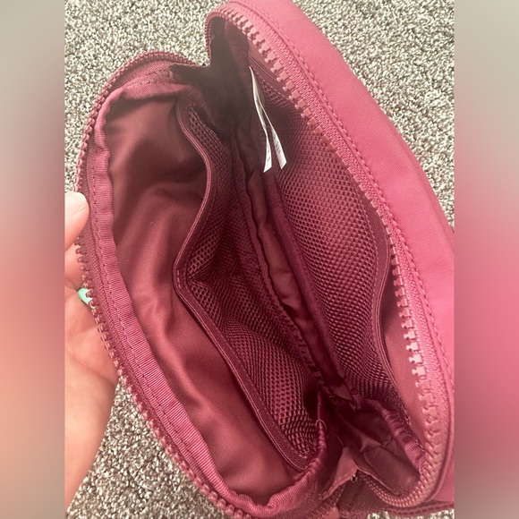 Lululemon 2L maroon - Picture 4 of 6